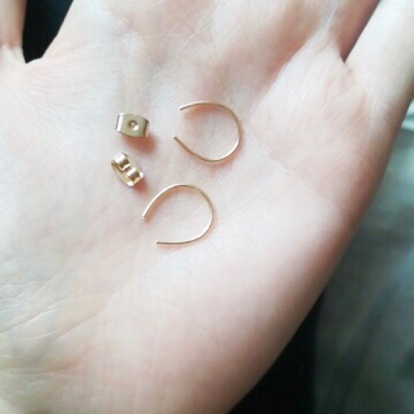 Simple Minimalist U Shaped Wire Dainty Earrings - Picture 2 of 2